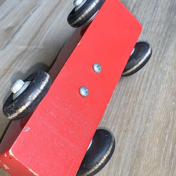 Vintage Wood Sports Car Two (2) Stylish 60’s Dressed ala Bond And Moneypenny - Picture 15 of 15